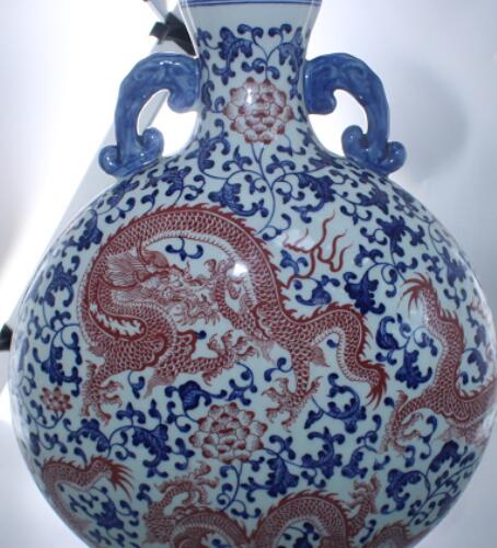 《美丽的古中国瓷艺《乾隆款青花釉里红缠》 