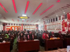 《雪域高原的“平安承诺”：4500米上的橙色》